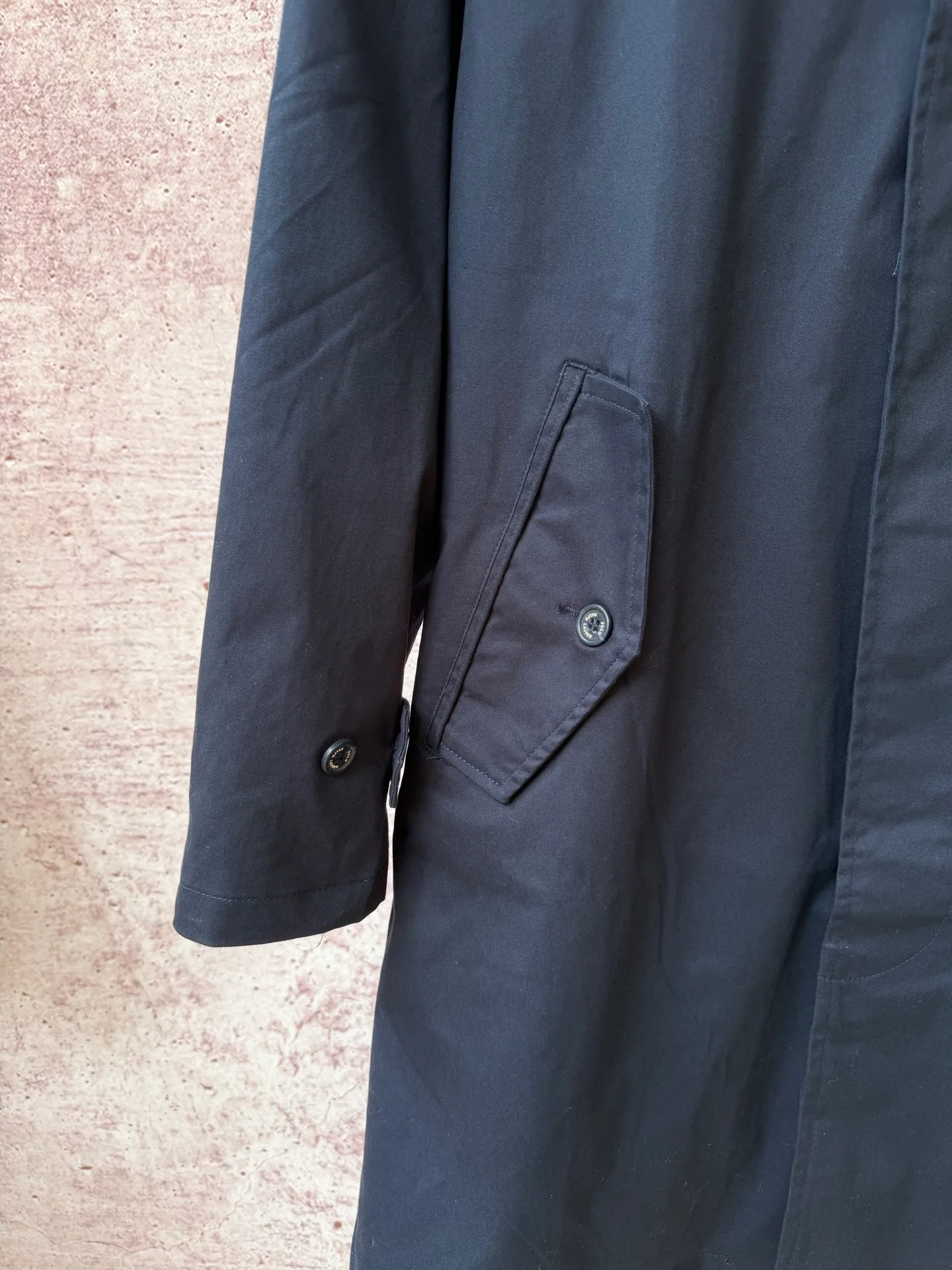 P530 Ralph Lauren autumn unisex long windbreaker jacket, pure cotton twill fabric, with plaid lining inside, customized hardware accessories, fine workmanship, loose fit for both men and women, full of temperament on the upper body, and the split hem design adds to the style.
